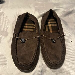 Men’s classic brown slippers, super comfy. Size9-10
